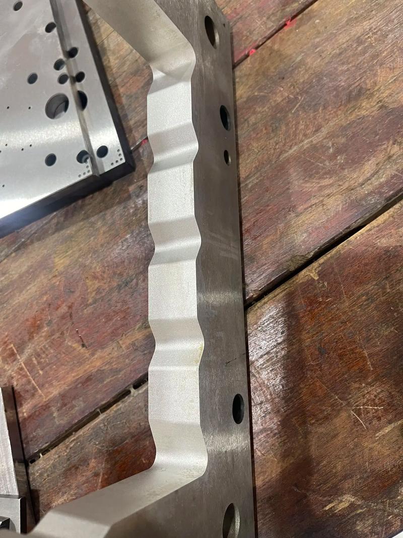 專業承接塑膠模具、五金模具及各類配件加工與線切割服務